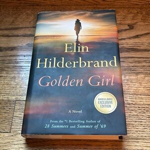 🎁 3/$15 - Golden Girl by Elin Hilderbrand